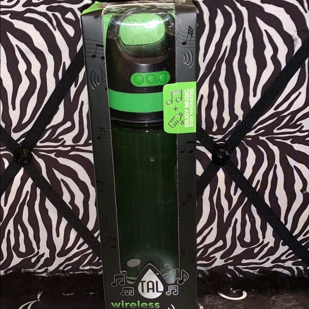 Wireless speaker bottle